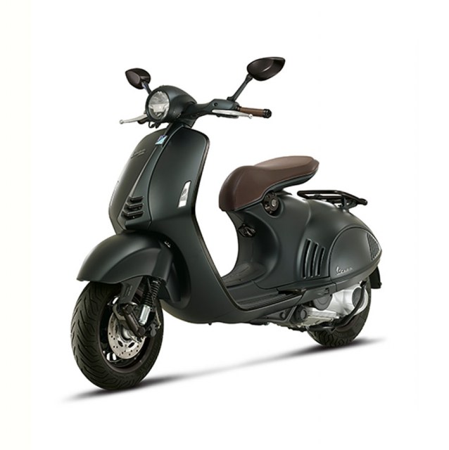 Vespa 946 Emporio Armani